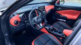 Nissan Juke 1.0 DIG-T 117 KM - galeria redakcyjna - widok ogólny wn?trza z przodu