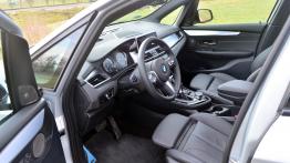 BMW Seria 2 Active Tourer 225xe - galeria redakcyjna - widok ogólny wnętrza z przodu