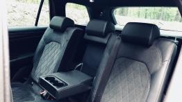Skoda Kodiaq Sportline 2.0 TSI 180 KM - galeria redakcyjna - tylna kanapa, pod?okietnik roz?o?ony