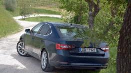 Skoda Superb III Sedan - galeria redakcyjna - widok z tyłu