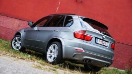 BMW X5 E70 M SUV 4.4 V8 555KM - galeria redakcyjna - widok z tyłu