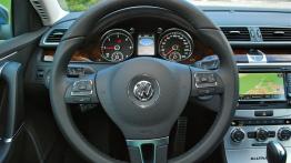 Volkswagen Passat B7 Alltrack 2.0 TDI CR DPF BlueMotion 170KM - galeria redakcyjna - kierownica