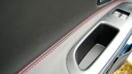 Kia pro_ceed II GT 1.6 T-GDI 204KM - galeria redakcyjna - drzwi kierowcy od wewnątrz