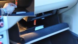 Volkswagen CC Coupe 2.0 TDI CR DPF 177KM - galeria redakcyjna - schowek przedni otwarty