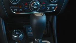 Jeep Cherokee V 2.0 TD 170KM - galeria redakcyjna - skrzynia biegów