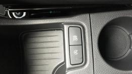 Ford KA+ Active 1.2 Ti-VCT 85 KM - galeria redakcyjna - tunel ?rodkowy mi?dzy fotelami