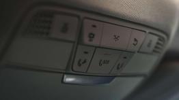Mercedes-Benz Klasa E 220d (2016) - galeria redakcyjna - panel sterowania w podsufitce
