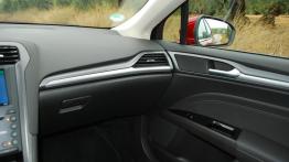 Ford Mondeo V - galeria redakcyjna - deska rozdzielcza