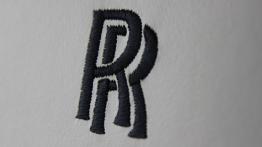 Rolls-Royce Wraith 6.6 632KM - galeria redakcyjna - zagłówek na fotelu kierowcy, widok z przodu