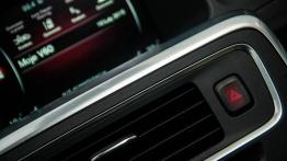 Volvo V60 2.4 D6 Plug-in Hybrid - galeria redakcyjna - konsola środkowa