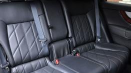 Infiniti FX II Crossover Facelifting 5.0 V8 390KM - galeria redakcyjna - tylna kanapa