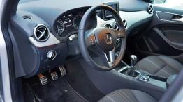 Mercedes Klasa B W246 Sports Tourer 180 BlueEFFICIENCY 122KM - galeria redakcyjna - pełny panel prze