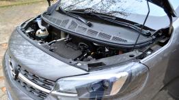 Opel Zafira Life 2.0 Diesel 177 KM - galeria redakcyjna - maska otwarta