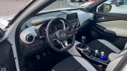 Nissan Juke 1.0 DIG-T 117 KM - galeria redakcyjna - widok ogólny wn?trza z przodu