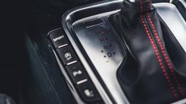 Kia ProCeed GT 1.6 T-GDI 204 KM - galeria redakcyjna - widok ogólny wn?trza z przodu