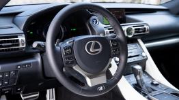 Lexus RC 300h - galeria redakcyjna - pełny panel przedni