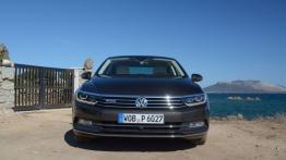 Volkswagen Passat B8 w Sardynii - galeria redakcyjna - widok z przodu