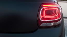 DS3 Racing 1.6 THP 202 KM - galeria redakcyjna - prawy tylny reflektor - włączony