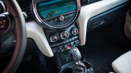 Mini III Hatchback 5d 2.0 170KM - galeria redakcyjna - konsola środkowa