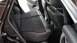 Infiniti FX II Crossover Facelifting 5.0 V8 390KM - galeria redakcyjna - tylna kanapa złożona, widok