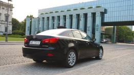 Lexus IS 220d - prawy bok