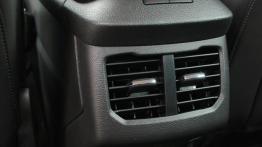 Ford Mondeo V - galeria redakcyjna - tunel środkowy z tyłu