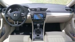 Skoda Superb III Sedan - galeria redakcyjna - pełny panel przedni
