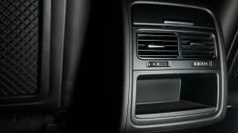 Volkswagen Touareg II Facelifting TDI - galeria redakcyjna - tunel środkowy z tyłu