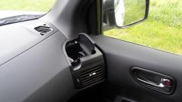 Nissan X-Trail II Terenowy 2.0 dCi 150KM - galeria redakcyjna - uchwyt na kubek