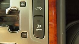 Hyundai Equus II Sedan  KM - galeria redakcyjna - tunel środkowy między fotelami