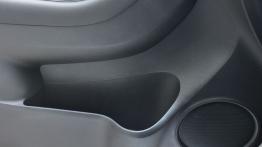 Chevrolet Orlando Minivan 2.0D 130KM - galeria redakcyjna - schowek w drzwiach przednich
