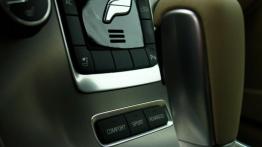 Volvo S80 II Sedan 2.4 D5 215KM - galeria redakcyjna - konsola środkowa