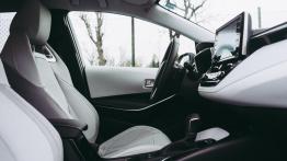 Toyota Corolla 2.0 Hybrid Dynamic Force 180 KM - galeria redakcyjna - widok ogólny wn?trza z przodu