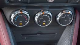 Mazda CX-3 - galeria redakcyjna - panel sterowania wentylacją i nawiewem