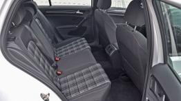 Volkswagen Golf VII GTD 5d 2.0 TDI-CR 184KM - galeria redakcyjna - tylna kanapa