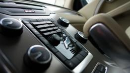 Volvo S80 II Sedan 2.4 D5 215KM - galeria redakcyjna - konsola środkowa