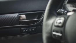 Lexus GS F - galeria redakcyjna - klamka