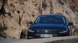 Volkswagen Passat B8 w Sardynii - galeria redakcyjna - widok z przodu