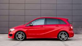 Mercedes Klasa B 200 (2016) - galeria redakcyjna - lewy bok