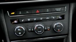 Seat Leon ST Cupra 280 - galeria redakcyjna - panel sterowania wentylacją i nawiewem