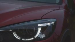 Mazda CX-5 2.5 Skyactiv-G i-ELOOP 192 KM - galeria redakcyjna - lewy przedni reflektor - włączony