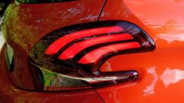 Peugeot 208 5d Facelifting 1.2 PureTech 110 KM - galeria redakcyjna - prawy tylny reflektor - wyłącz