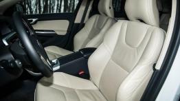 Volvo V60 2.4 D6 Plug-in Hybrid - galeria redakcyjna - widok ogólny wnętrza z przodu