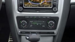 Skoda Octavia RS wewnątrz - konsola środkowa