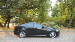 Lexus IS 220d - prawy bok