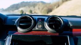 Suzuki Swift Sport 1.4 Boosterjet 140 KM - galeria redakcyjna - inny element panelu przedniego