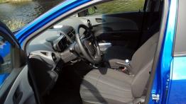 Chevrolet Aveo T300 - galeria redakcyjna - widok ogólny wnętrza z przodu