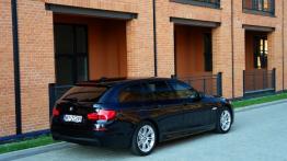 BMW Seria 5 F10-F11 Touring 520d 184KM - galeria redakcyjna - widok z tyłu