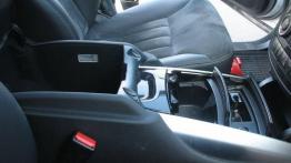 Mercedes R 500 L - galeria redakcyjna - tunel środkowy między fotelami