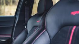 Kia ProCeed GT 1.6 T-GDI 204 KM - galeria redakcyjna - widok ogólny wnętrza z przodu